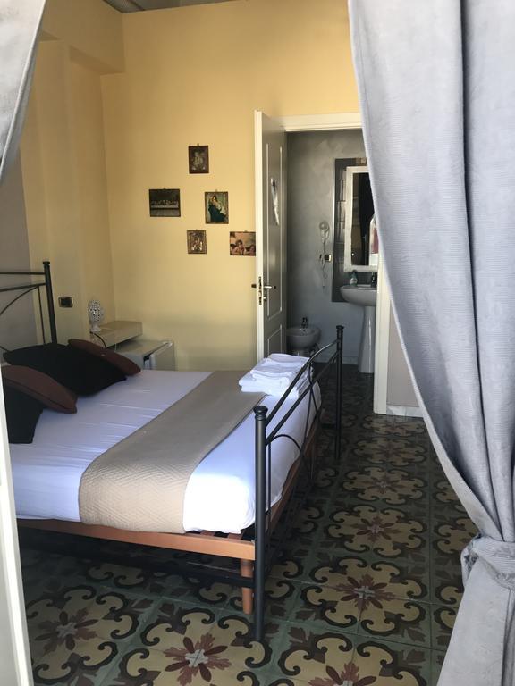 B&B Le Colonne Μπρίντιζι Δωμάτιο φωτογραφία