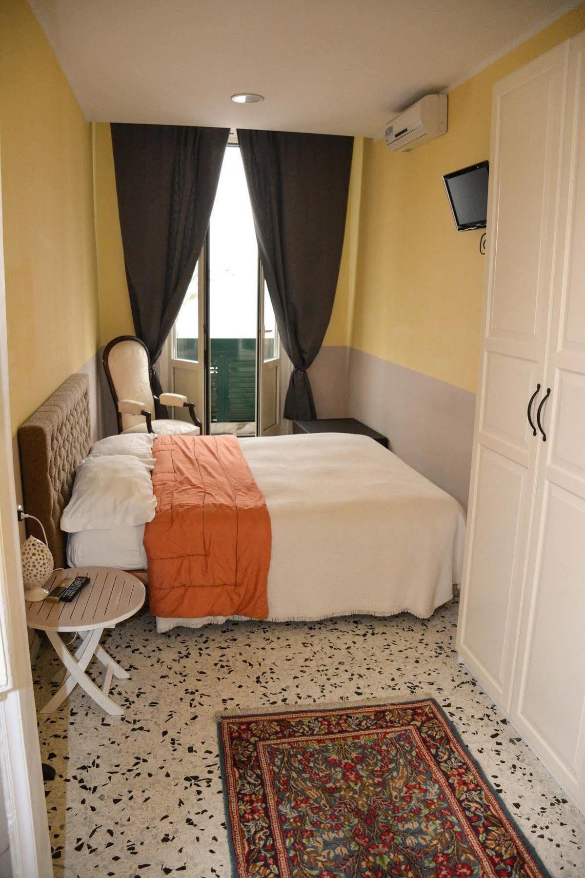 B&B Le Colonne Μπρίντιζι Εξωτερικό φωτογραφία