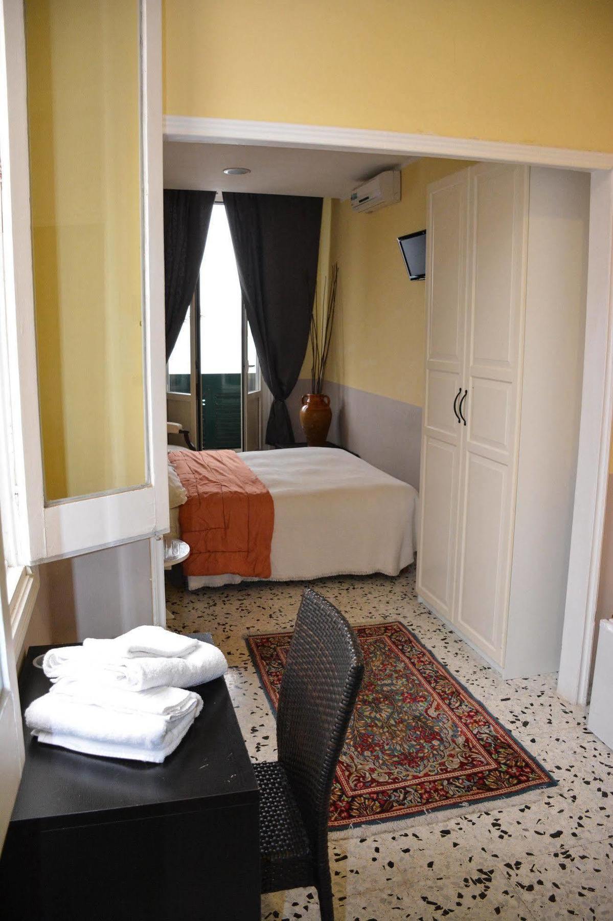B&B Le Colonne Μπρίντιζι Εξωτερικό φωτογραφία
