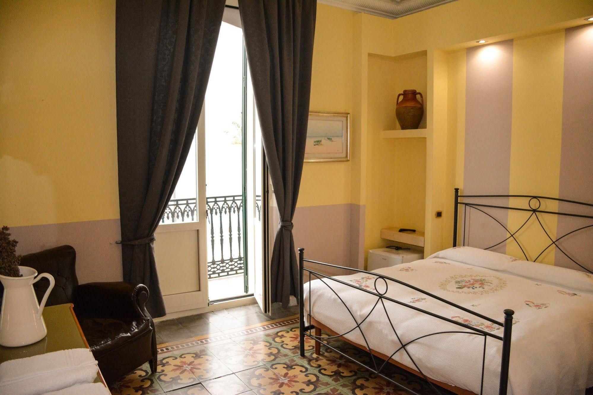 B&B Le Colonne Μπρίντιζι Εξωτερικό φωτογραφία